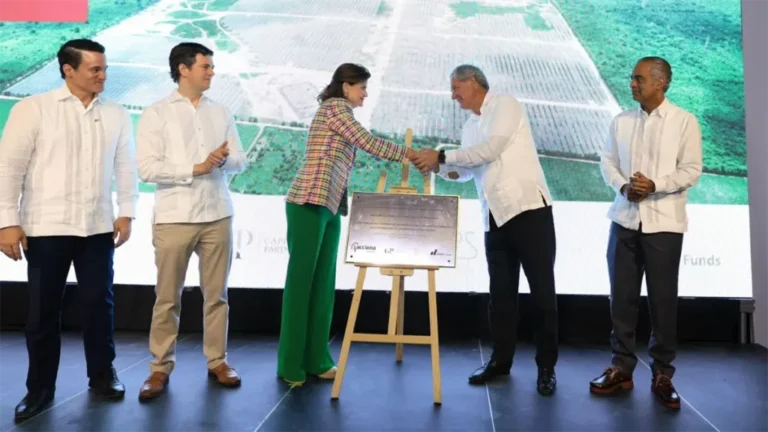 raquel-pena-pone-en-marcha-el-complejo-solar-cotoperi-en-la-romana