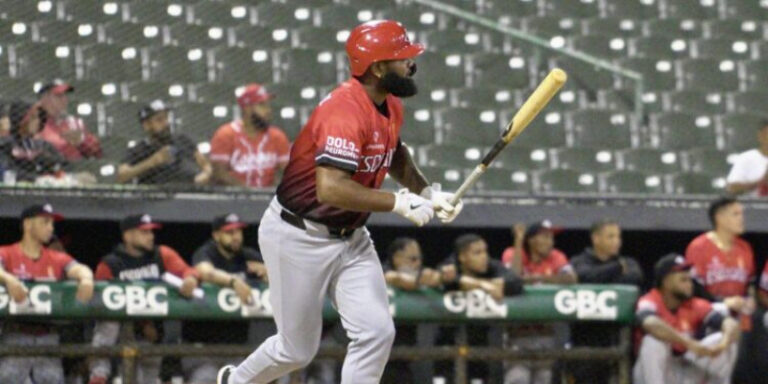 Escogido vence 6-4 a las Estrellas con rally decisivo de cinco carreras escogido-vence-6-4-a-las-estrellas-con-rally-decisivo-de-cinco-carreras