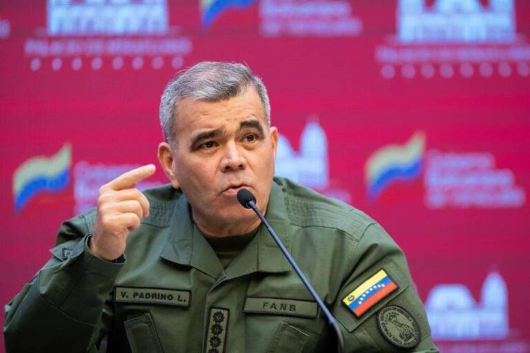 gobierno-venezolano-anuncia-aumento-del-53-%-en-matricula-militar-frente-a-«amenaza»-de-eeuu.