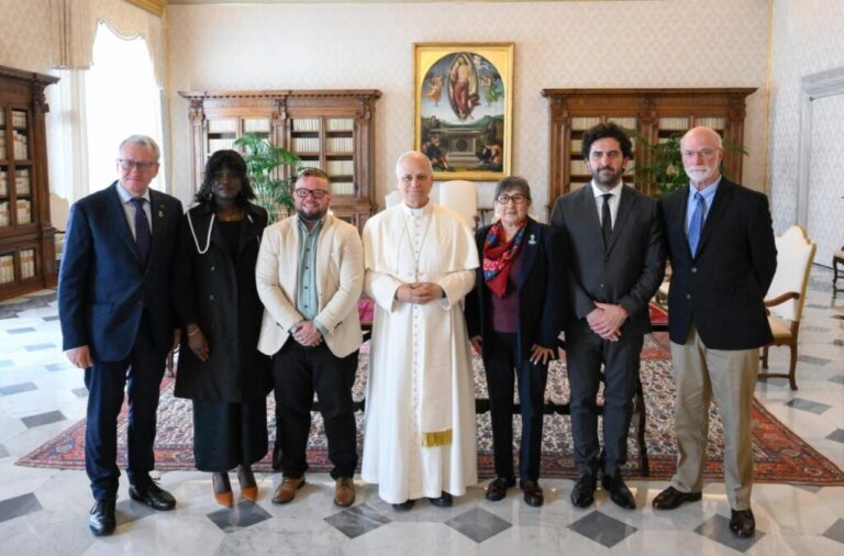 leon-xiv-escucha-a-victimas-de-abuso-en-belgica-durante-reunion-historica
