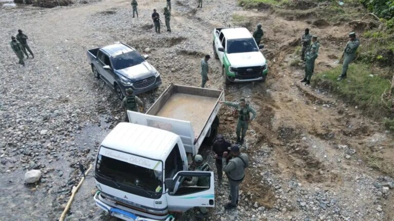 Fuerzas Armadas y Medio Ambiente detienen extracción ilegal en el río Nigua fuerzas-armadas-y-medio-ambiente-detienen-extraccion-ilegal-en-el-rio-nigua