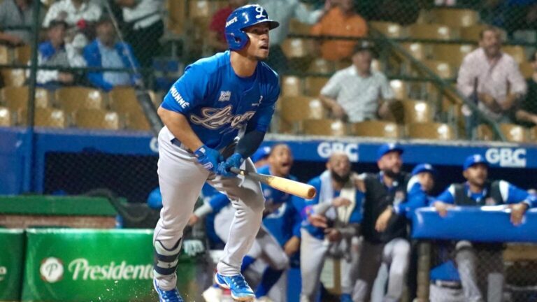tres-dobles-de-mejia-dan-triunfo-al-licey-en-el-quisqueya-sobre-las-estrellas