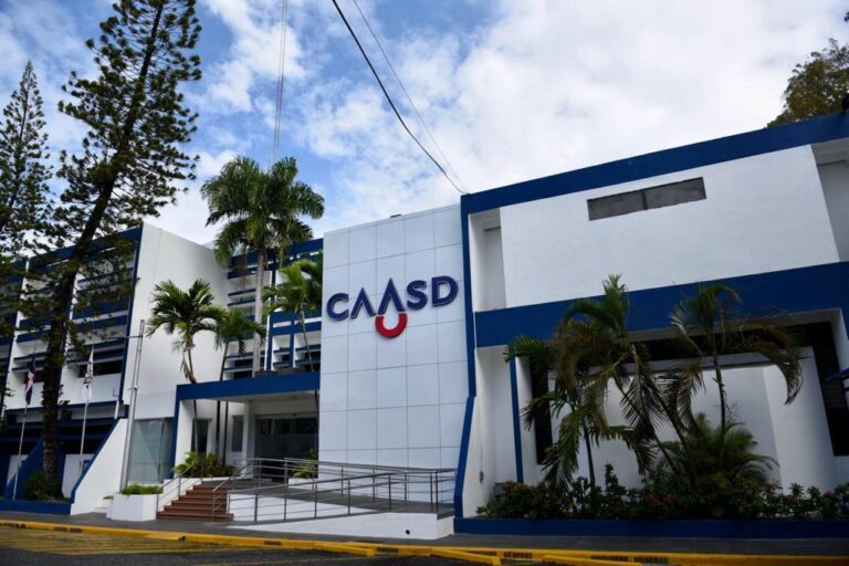 solucionan-averia-en-linea-de-agua-potable-bajo-elevado-churchill-con-kennedy