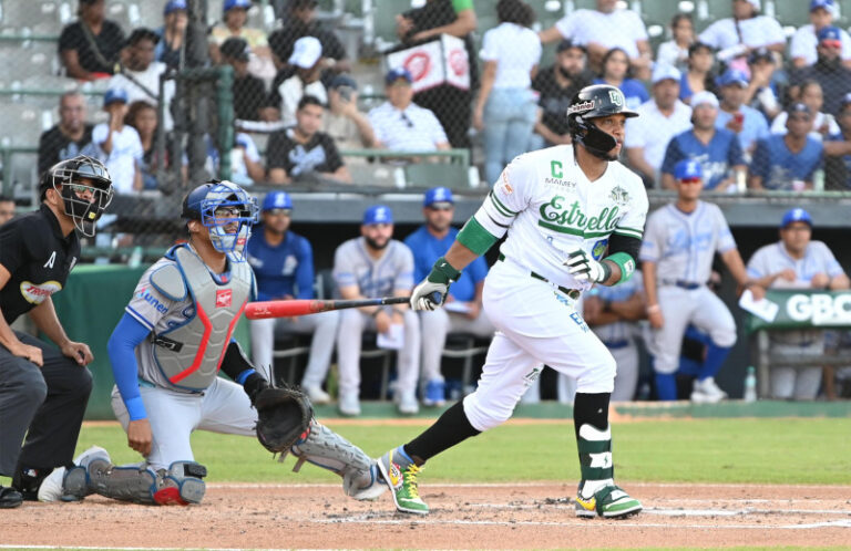las-estrellas-blanquean-4-0-al-licey-en-el-debut-de-robinson-cano
