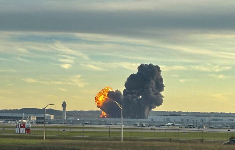 dos-muertos-tras-caer-un-avion-en-florida-con-ayuda-para-damnificados-del-huracan-melissa