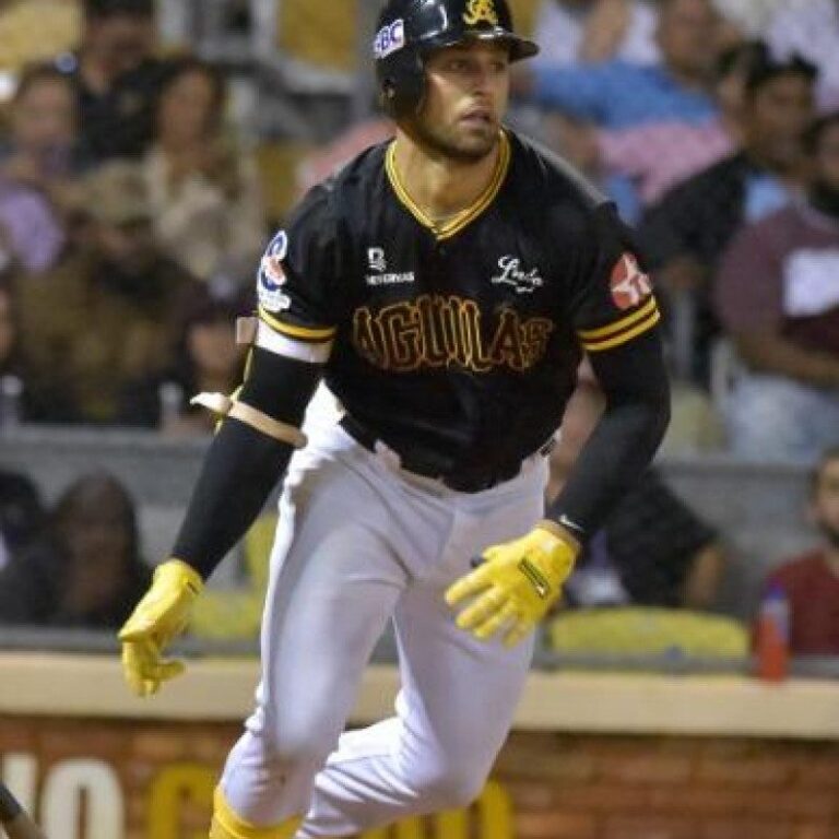 rodriguez-y-escarra-batean-jonrones-y-las-aguilas-siguen-indetenibles-en-el-primer-lugar