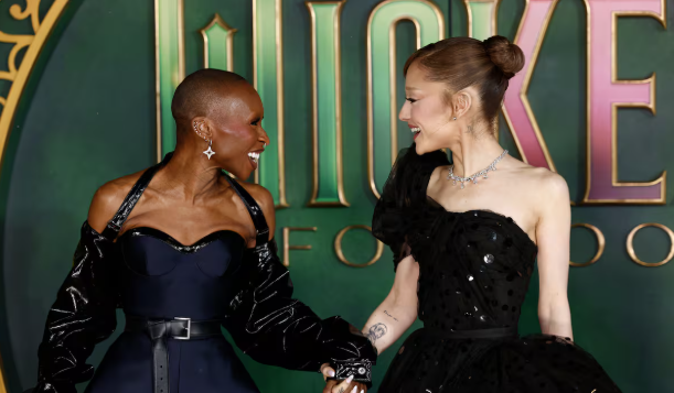 Cynthia Erivo protege a Ariana Grande tras irrupción brusca de un fan en Singapur cynthia-erivo-protege-a-ariana-grande-tras-irrupcion-brusca-de-un-fan-en-singapur