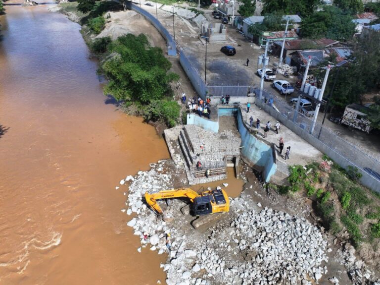 supervisan-avance-de-obras-hidraulicas-en-sistemas-de-riego-de-dajabon-y-montecristi 