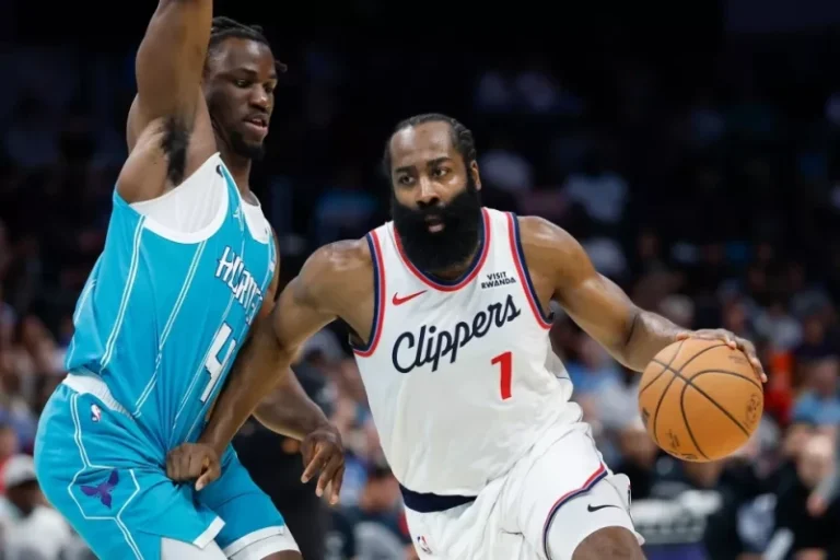 harden-anota-55-puntos,-con-10-lances-de-tres,-y-clippers-vencen-a-hornets-en-la-nba