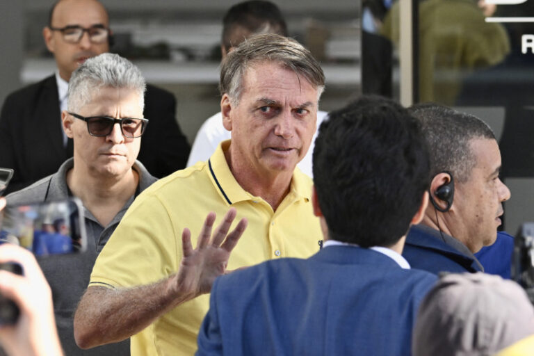 bolsonaro-alega-que-intento-quemar-su-tobillera-electronica-en-momento-de-“paranoia”