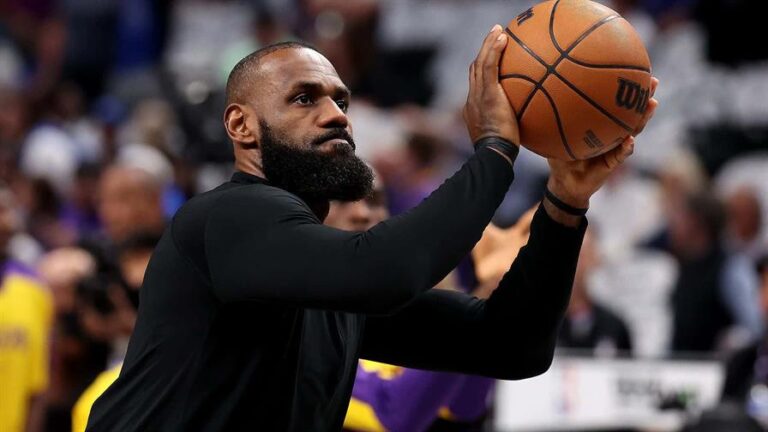lebron-james-queda-fuera-del-partido-de-los-lakers-ante-los-pelicans-por-lesion