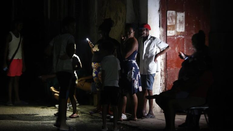 cuba-se-recupera-del-apagon-masivo-pero-los-cortes-por-deficit-afectan-al-67-%-de-la-isla