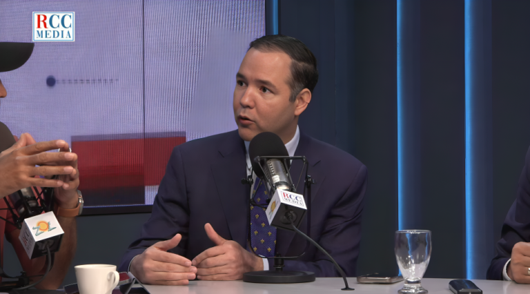 johnny-pujols-pide-revisar-politica-de-ayudas-navidenas-por-fallas-en-el-uso-de-tarjetas