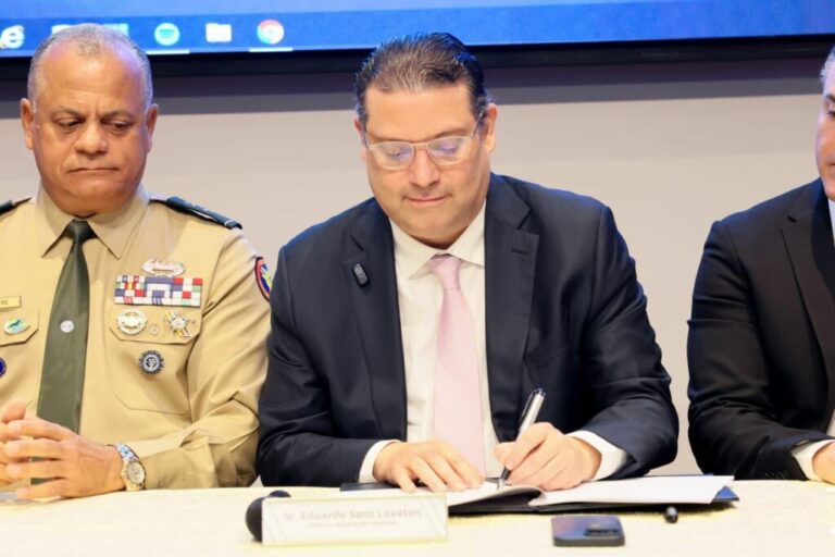 Aduanas firma acuerdo para acelerar despachos y fortalecer la VUCE aduanas-firma-acuerdo-para-acelerar-despachos-y-fortalecer-la-vuce