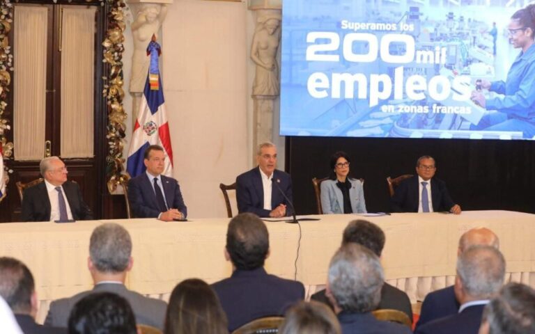 presidente-abinader-celebra-cifra-record-de-200,134-empleos-directos-en-zonas-francas