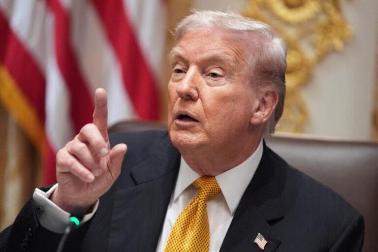 Trump corrige versión sobre tiroteo en Brown: sospechoso sigue prófugo trump-corrige-version-sobre-tiroteo-en-brown:-sospechoso-sigue-profugo
