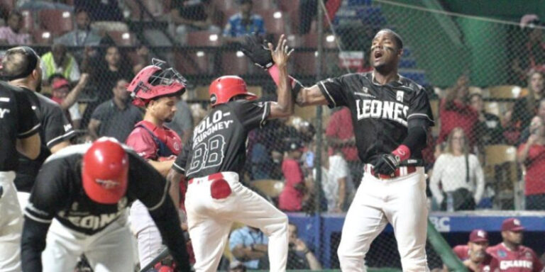 jonron-de-lake-mantiene-a-leones-invictos-en-primer-lugar