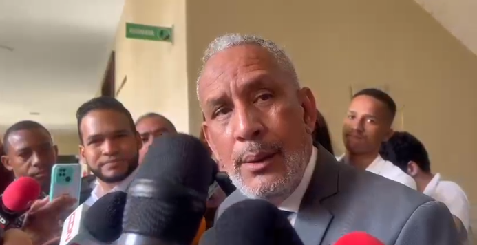 Abogado dice faltan personas que deben estar en el expediente del caso SeNaSa