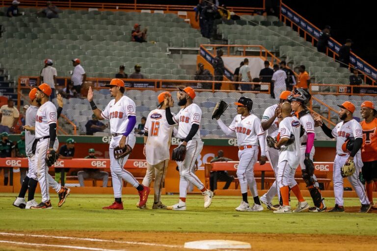 Toros vuelven a dominar a las Estrellas y aseguran la Serie de la Caña