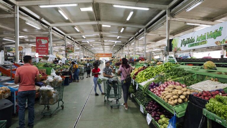 La canasta básica sube y devora los ingresos de los más pobres