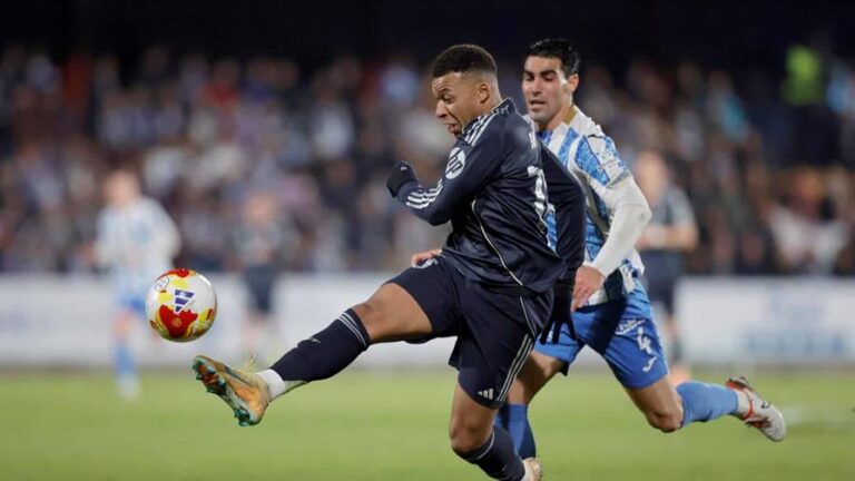 mbappe-estara-fuera-al-menos-tres-semanas-por-esguince-de-rodilla-y-se-perderia-la-supercopa