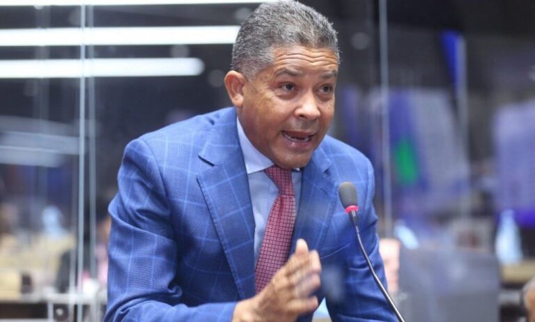 Eugenio Cedeño critica a Pacheco por denunciar cancelaciones desde el hemiciclo eugenio-cedeno-critica-a-pacheco-por-denunciar-cancelaciones-desde-el-hemiciclo