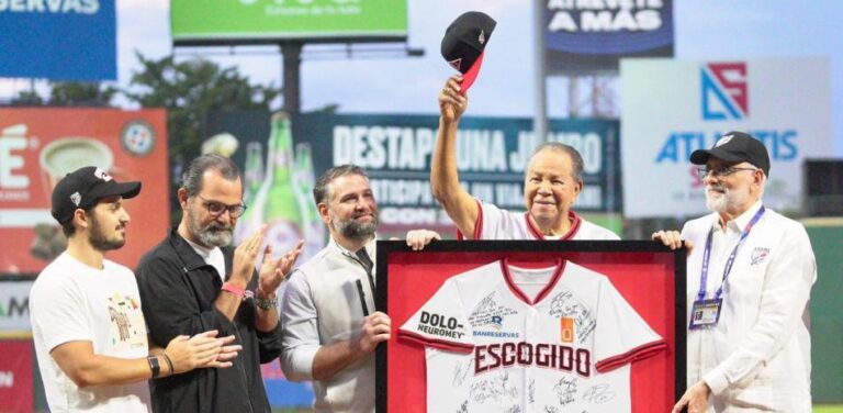 leones-del-escogido-rinden-homenaje-a-juan-marichal-en-el-quisqueya