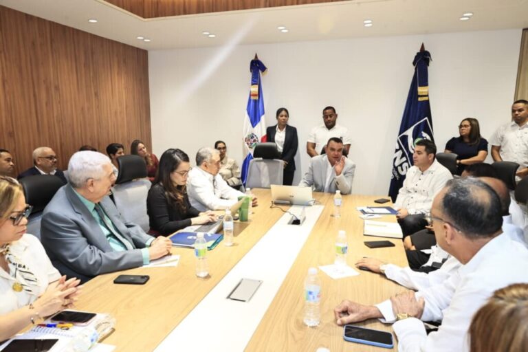 Landrón presenta metas de salud 2026 a directores del SNS landron-presenta-metas-de-salud-2026-a-directores-del-sns