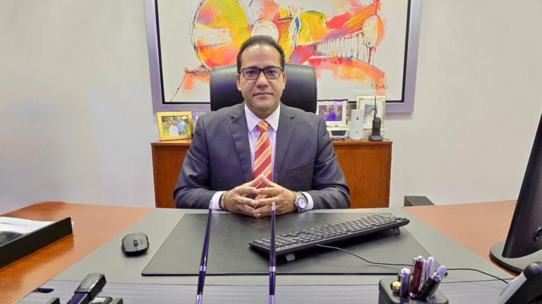salvador-holguin-cuestiona-rumbo-interno-del-prm-y-advierte-sobre-distanciamiento-con-sus-bases