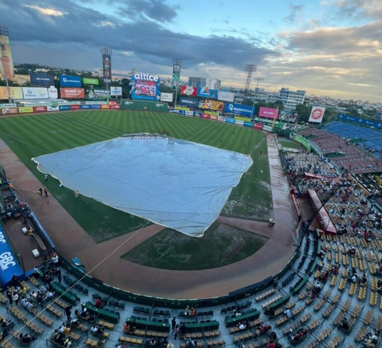 juego-entre-aguilas-y-escogido-se-jugara-este-domingo-tras-lluvia-en-el-quisqueya