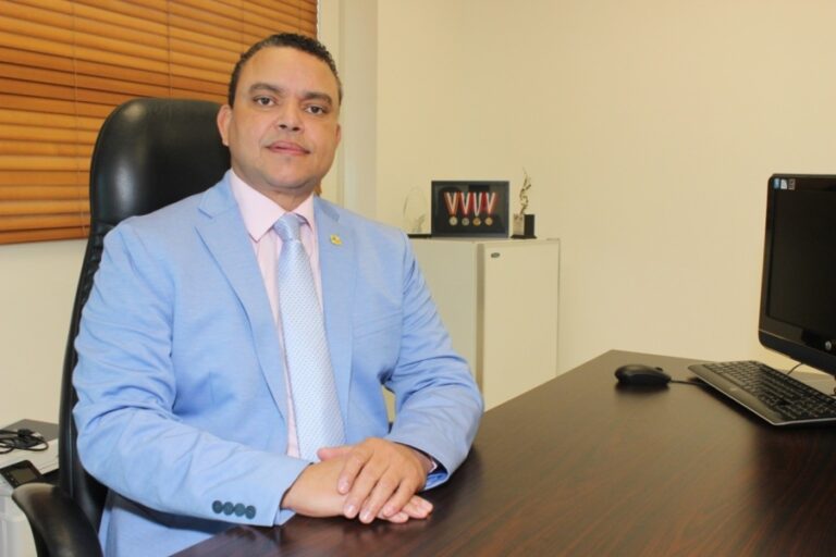 julio-landron-anuncia-unidades-de-salud-mental-de-24-horas-en-todos-los-hospitales-del-pais