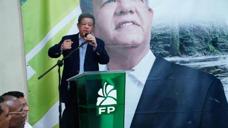 leonel-fernandez-acusa-al-prm-de-usar-fondos-de-senasa-para-financiar-campanas-electorales