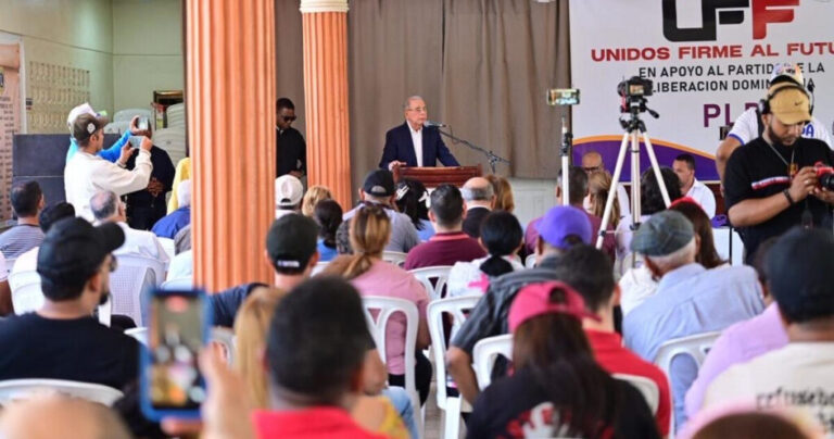 danilo-medina-descarta-alianzas-y-activa-al-pld-hacia-2028
