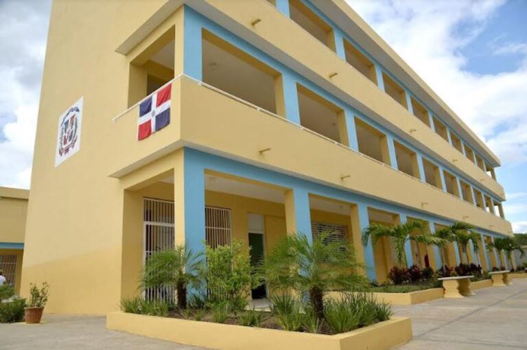 Educación suspende docencia ante lluvias por vaguada