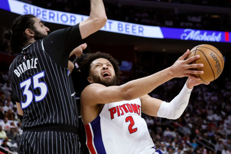 Magic sorprenden a Pistons en el arranque de los playoffs de la NBA