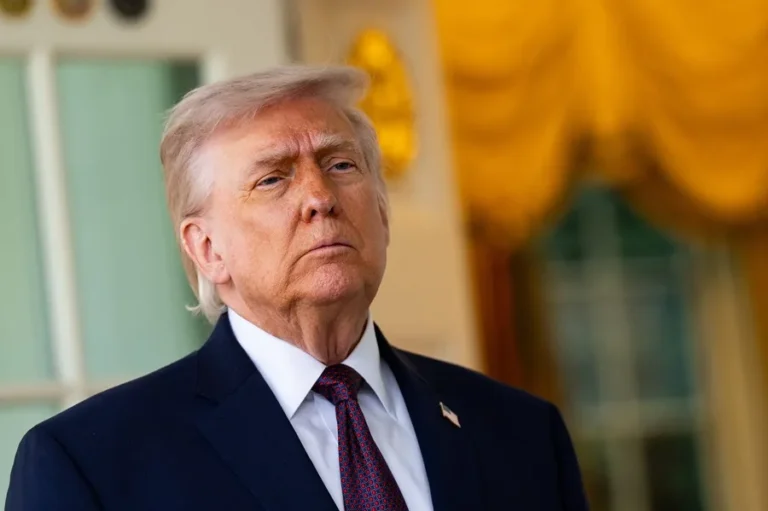 Trump anuncia que mantiene el bloqueo naval a Irán pese a la reapertura de Ormuz