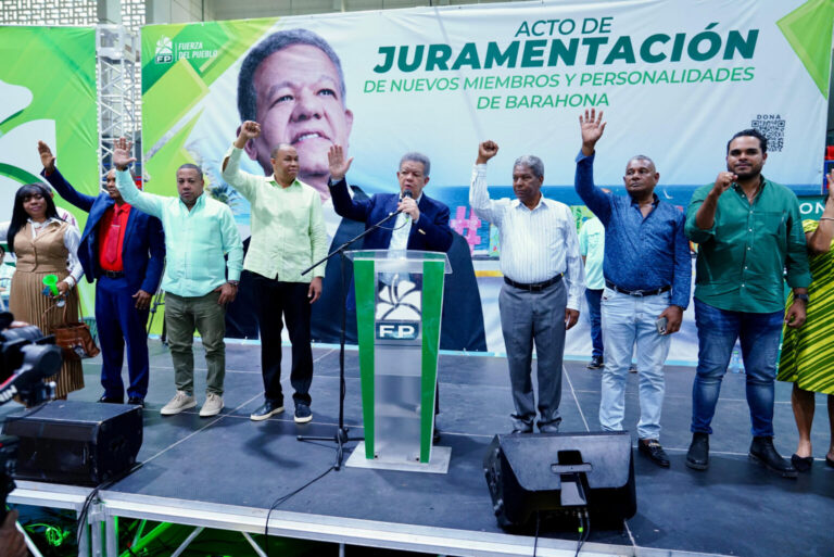 Leonel juramenta en Barahona a Pedro Peña Rubio y al exdiputado del PRM Miguel Florián leonel-juramenta-en-barahona-a-pedro-pena-rubio-y-al-exdiputado-del-prm-miguel-florian