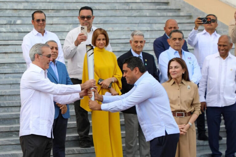 Presidente Abinader oficializa inicio ruta antorcha hacia Juegos Centroamericanos y del Caribe presidente-abinader-oficializa-inicio-ruta-antorcha-hacia-juegos-centroamericanos-y-del-caribe