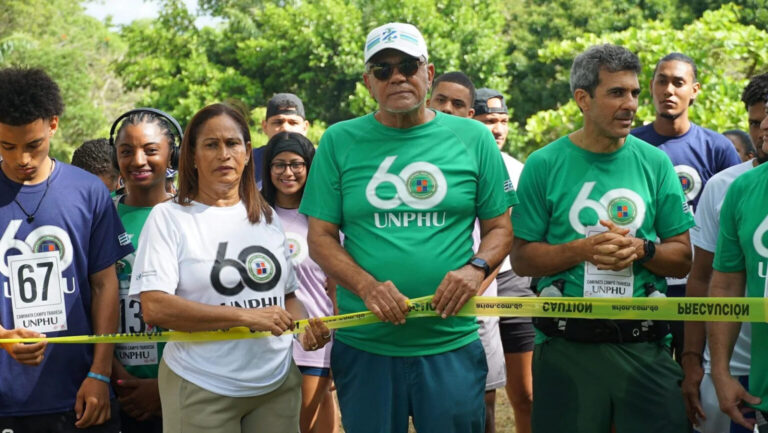 caminata-campo-travieso-marca-jornada-de-integracion-en-los-juegos-intramuros-2026-de-la-unphu