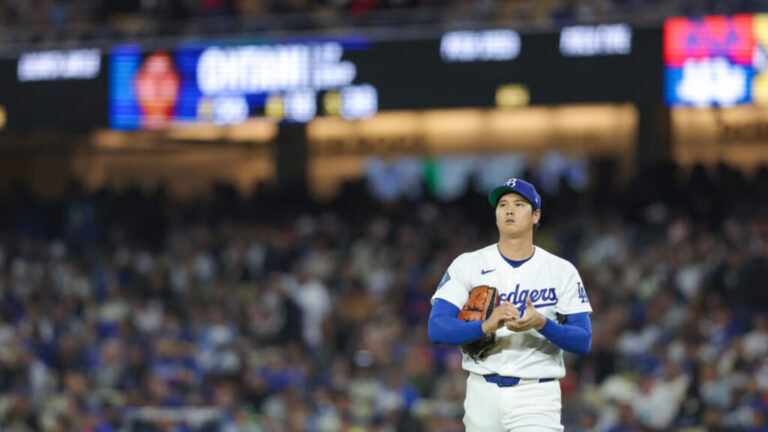 ohtani-brilla-otra-vez-y-lidera-las-grandes-ligas-con-efectividad-historica