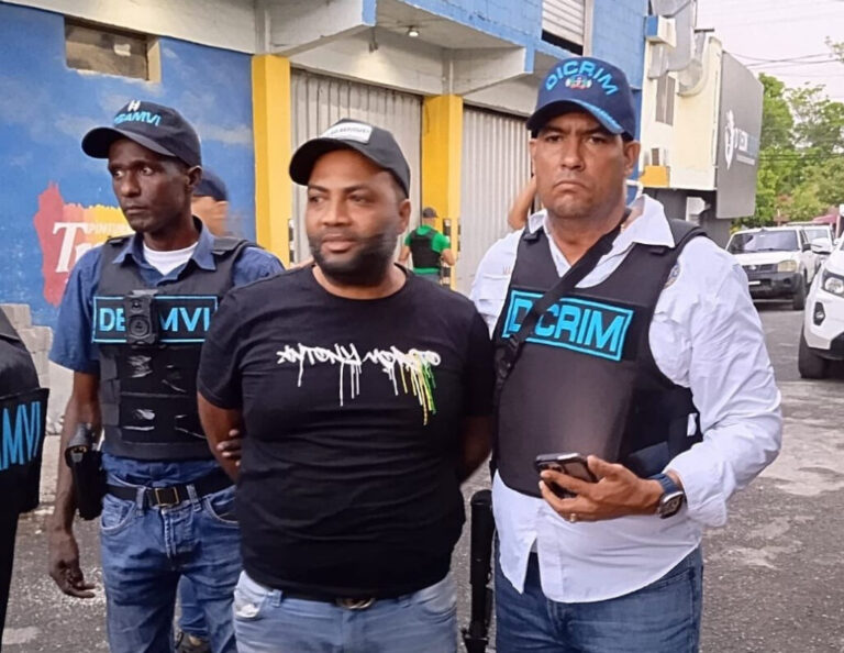Policía captura en Cotuí a “Keka”, requerido por agresión física y verbal contra una mujer policia-captura-en-cotui-a-“keka”,-requerido-por-agresion-fisica-y-verbal-contra-una-mujer