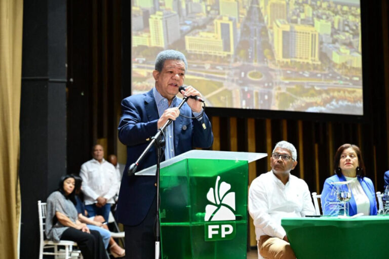 reportaje-leonel-denuncia-derroche-del-gobierno-con-gastos-millonarios-en-empleos-y-viaticos