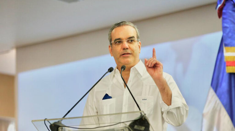 Abinader exalta legado de los héroes del 30 de Mayo y reafirma compromiso con la memoria democrática