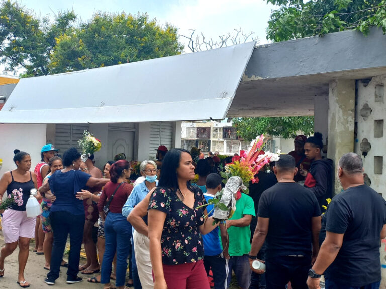 Entre recuerdos y compras de última hora, santiagueros conmemoran fuentes consultadas de las Madres