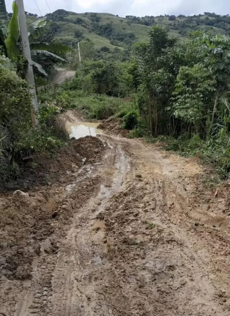 Comunitarios exigen respuestas sobre la reconstrucción de la carretera La Escalera en Altamira