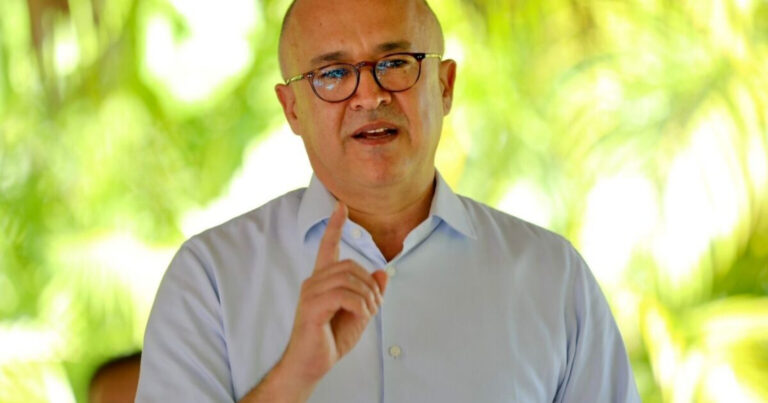 Domínguez Brito cuestiona reforma fiscal y exige reducir gastos