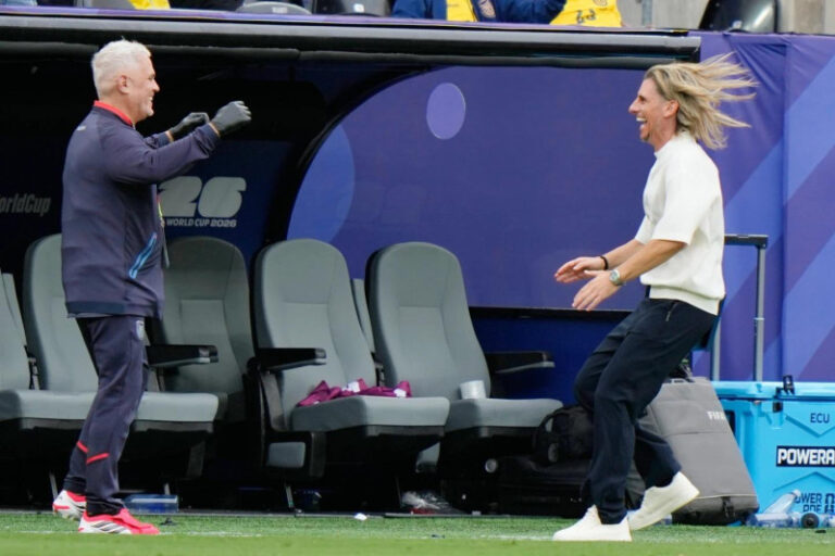Ecuador se clasifica al vencer 2-1 a Alemania con gol de Plata a los 71 minutos