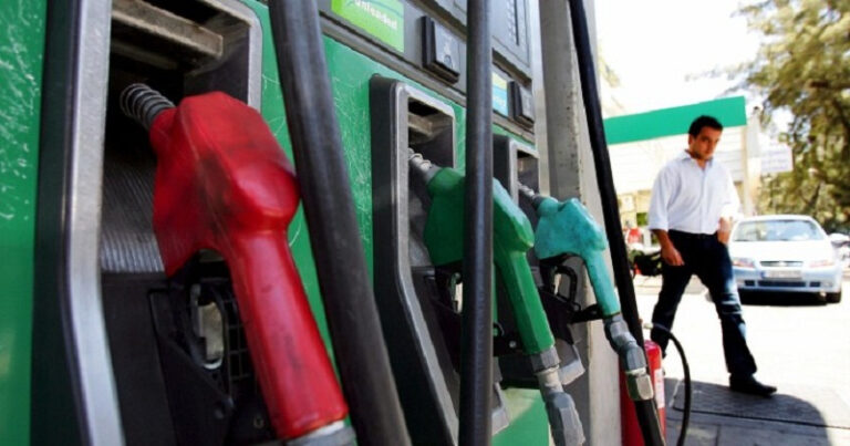 Gobierno congela precios de los combustibles por tres meses