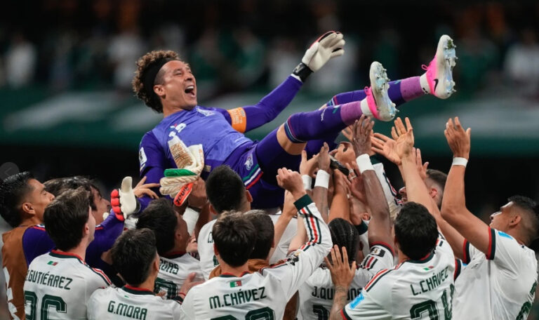 Guillermo Ochoa hace historia y se suma a leyendas como Messi y Cristiano