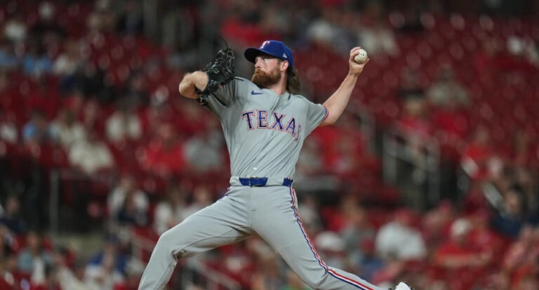 Novato de Rangers logra su 1ra victoria en Grandes Ligas 4 días después haberla celebrado